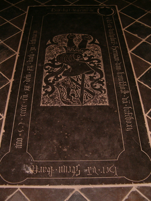 sx4 grafsteen replica in kerk 2008 art2